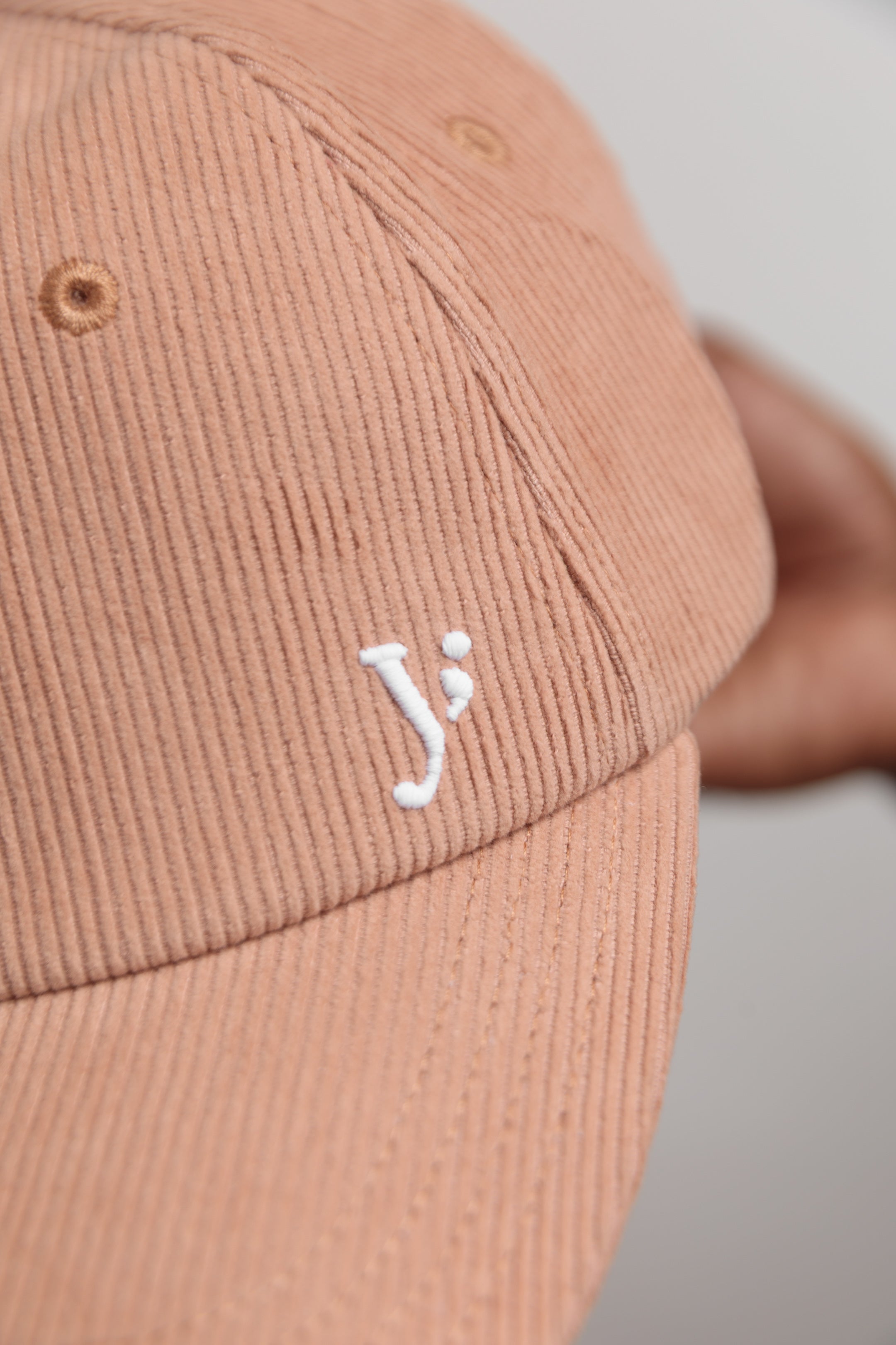 EMBROIDERED CORDUROY CAP